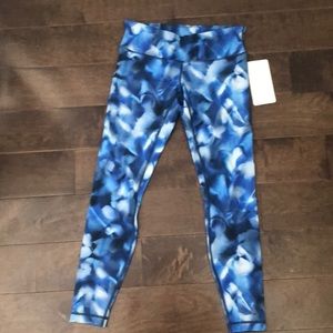 blue and white low rise lululemon leggings